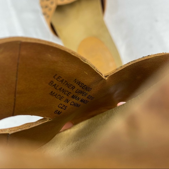 NINE WEST SENSO Carmel Leather Studded Slides - Picture 10 of 10